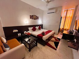 THE KASTURI HOTEL & RESTURANT