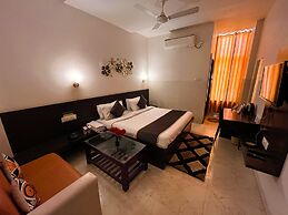 THE KASTURI HOTEL & RESTURANT