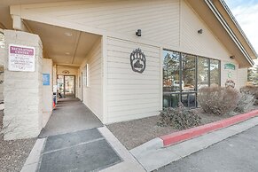Cozy Flagstaff Retreat w/ Balcony & Mtn View!