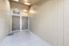 Cozy Flagstaff Retreat w/ Balcony & Mtn View!