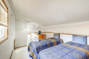 Cozy Flagstaff Retreat w/ Balcony & Mtn View!