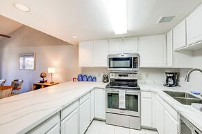 Cozy Flagstaff Retreat w/ Balcony & Mtn View!