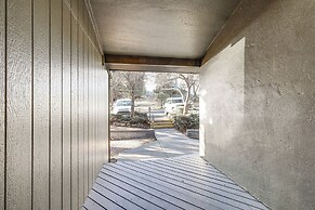 Cozy Flagstaff Retreat w/ Balcony & Mtn View!