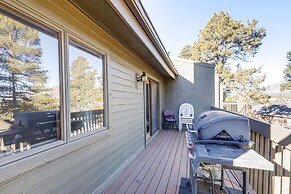 Cozy Flagstaff Retreat w/ Balcony & Mtn View!