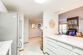 Cozy Flagstaff Retreat w/ Balcony & Mtn View!