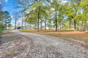 Alabama Lakefront Getaway w/ Kayaks & Patio