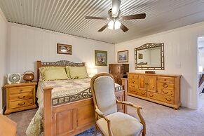 Alabama Lakefront Getaway w/ Kayaks & Patio