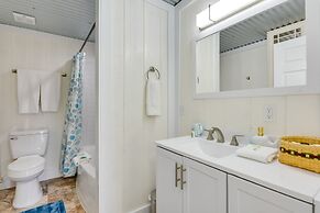 Alabama Lakefront Getaway w/ Kayaks & Patio