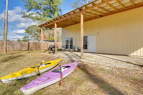 Alabama Lakefront Getaway w/ Kayaks & Patio