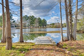 Alabama Lakefront Getaway w/ Kayaks & Patio