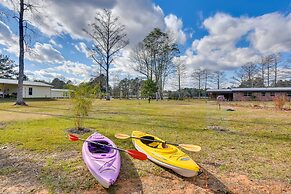 Alabama Lakefront Getaway w/ Kayaks & Patio
