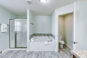 Port Charlotte Home w/ Screened Pool Near Golf!