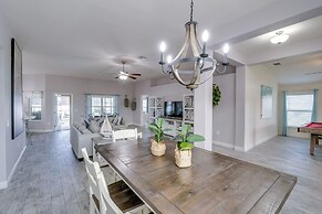 Port Charlotte Home w/ Screened Pool Near Golf!