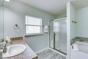 Port Charlotte Home w/ Screened Pool Near Golf!