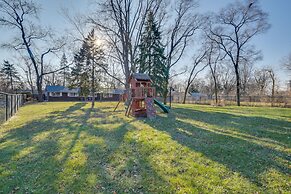 Country Club Hills Home: Walk to Rec Center!