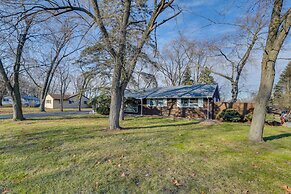 Country Club Hills Home: Walk to Rec Center!