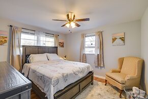 Country Club Hills Home: Walk to Rec Center!