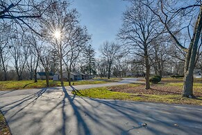 Country Club Hills Home: Walk to Rec Center!