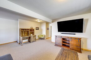 Angel Fire Townhome w/ Hot Tub: 2 Mi to Ski Resort