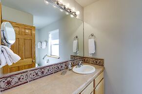 Angel Fire Townhome w/ Hot Tub: 2 Mi to Ski Resort