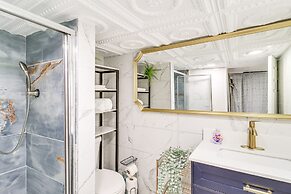 Michigan Retreat w/ Screened-in Porch, Near Lakes!