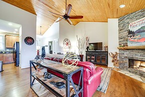 Hike & Boat: Cozy Bear Lake Cottage!