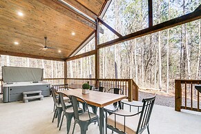 Broken Bow Cabin w/ Hot Tub & Covered Deck!