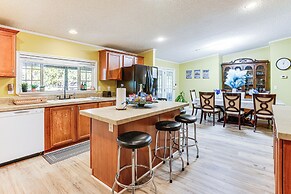 Lake Livingston Home w/ Dock & Deck!