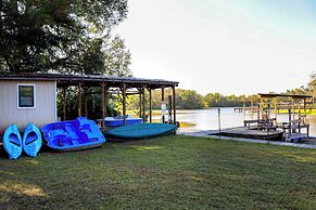 Lake Livingston Home w/ Dock & Deck!