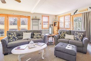 Riverfront Kingston Cottage w/ Deck, 2 Mi to Beach