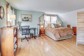 Riverfront Kingston Cottage w/ Deck, 2 Mi to Beach