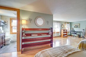 Riverfront Kingston Cottage w/ Deck, 2 Mi to Beach