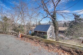Riverfront Kingston Cottage w/ Deck, 2 Mi to Beach