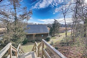 Riverfront Kingston Cottage w/ Deck, 2 Mi to Beach
