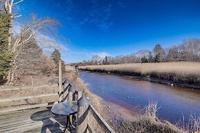 Riverfront Kingston Cottage w/ Deck, 2 Mi to Beach