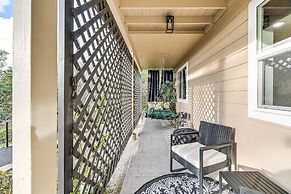 Grants Pass Retreat w/ Hot Tub & Mountain Views!