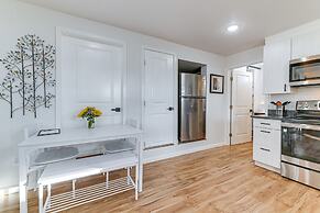 Grants Pass Retreat w/ Hot Tub & Mountain Views!