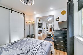 Grants Pass Retreat w/ Hot Tub & Mountain Views!