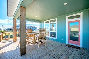 Blue Crab Cabana 3 Bedroom Home by RedAwning