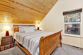 2367-mount Berkley 3 Bedroom Cabin by RedAwning