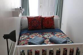 Stunning 2-bed Ground Floor Apartment in Romford