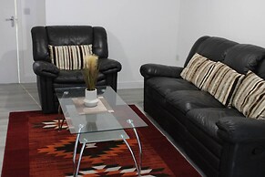 Stunning 2-bed Ground Floor Apartment in Romford