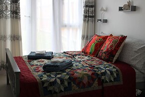 Stunning 2-bed Ground Floor Apartment in Romford