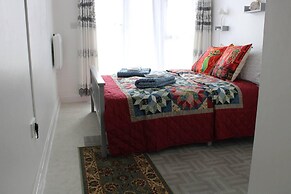 Stunning 2-bed Ground Floor Apartment in Romford