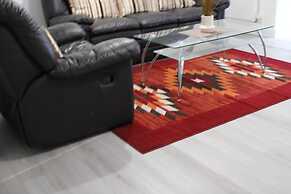 Stunning 2-bed Ground Floor Apartment in Romford