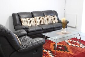 Stunning 2-bed Ground Floor Apartment in Romford