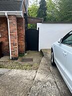 Impeccable 3-bed House in Nottingham Free Parking
