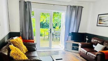 Impeccable 3-bed House in Nottingham Free Parking