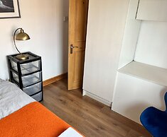 Impeccable 3-bed House in Nottingham Free Parking