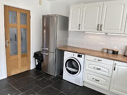 Impeccable 3-bed House in Nottingham Free Parking